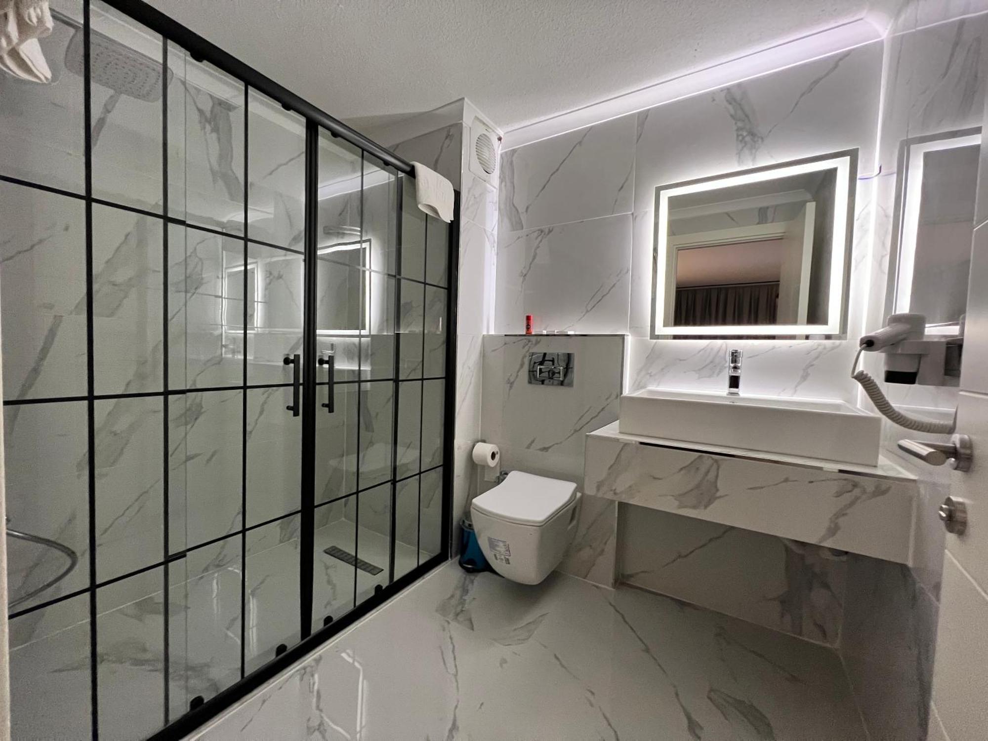 Bala Hotel Istanbul Bagian luar foto